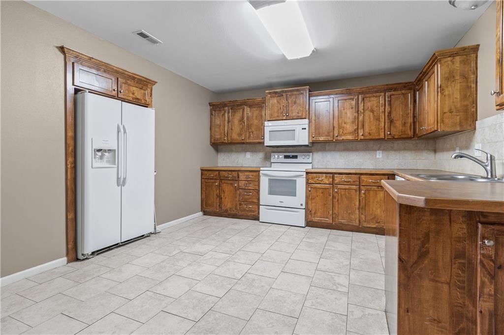 312 Grover Street — photo 4