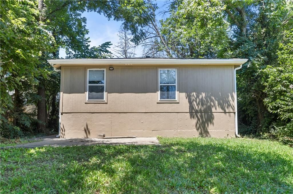 312 Grover Street — photo 32