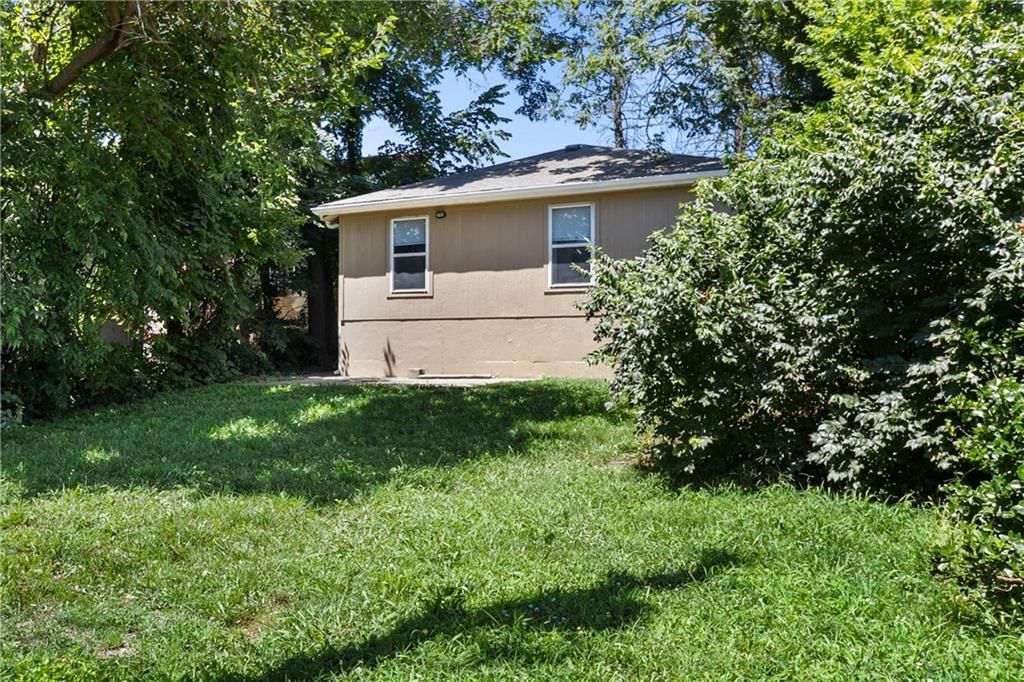 312 Grover Street — photo 33
