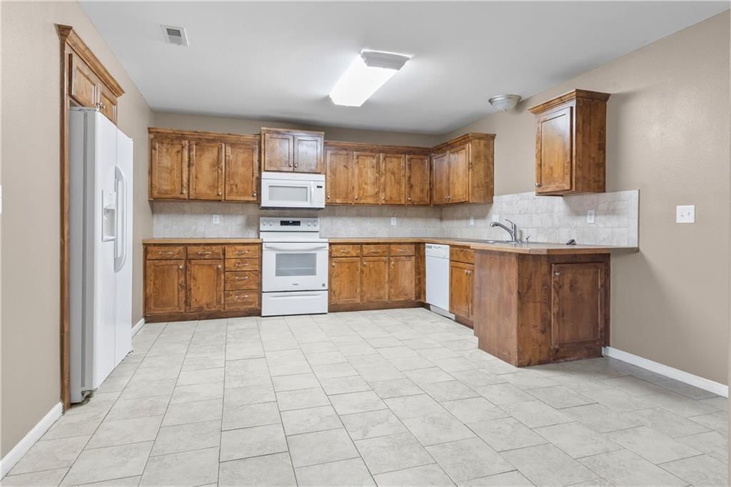 312 Grover Street — photo 5