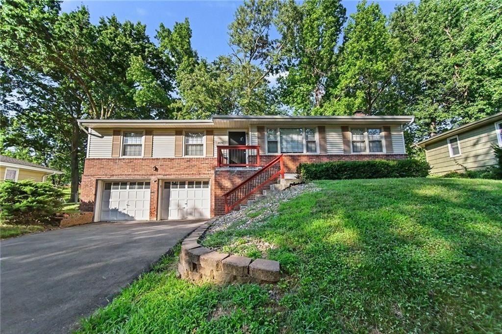 4630 NE Gladstone Avenue, Kansas City, MO