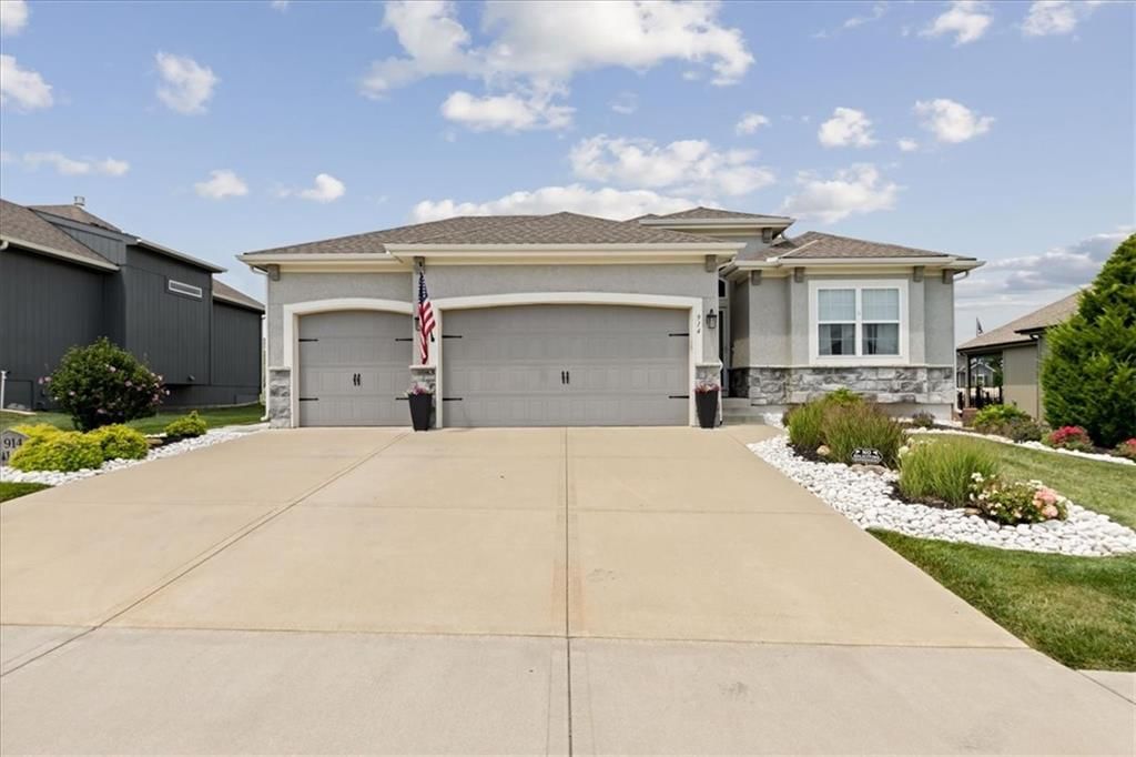 914 Zennor Lane, Raymore, MO