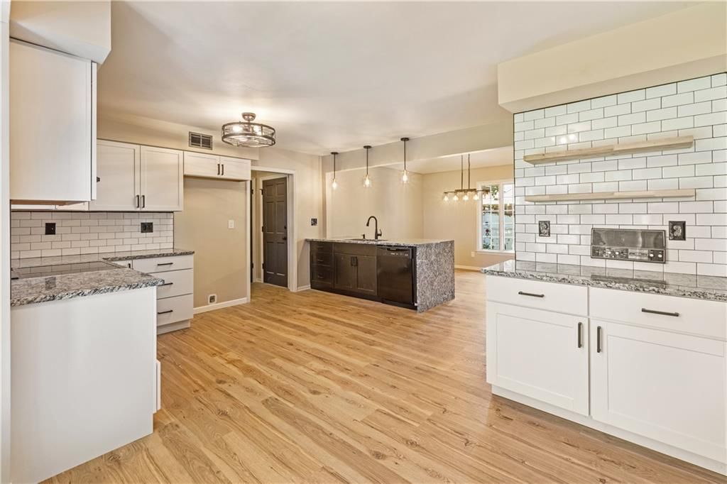 1208 NW Fairway Circle — photo 7