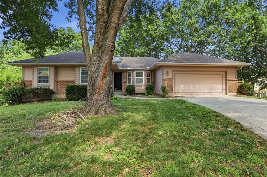 1736 SE Silkwood Court, Lee's Summit, MO