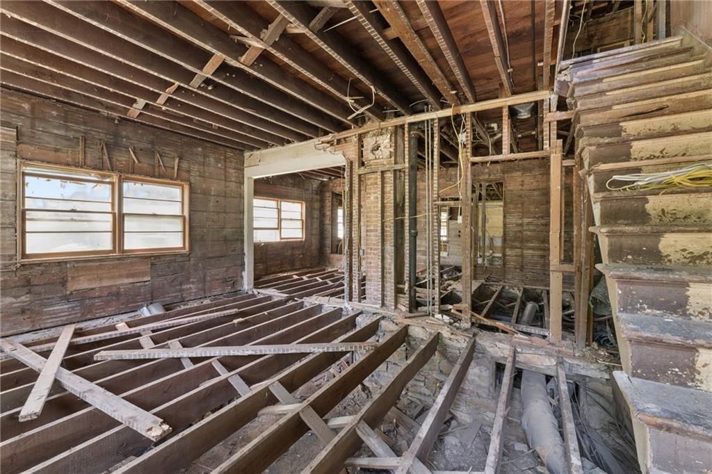 703 E 4th Street — photo 2