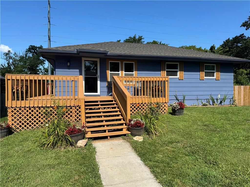 1300 S McHenry Street, Independence, MO