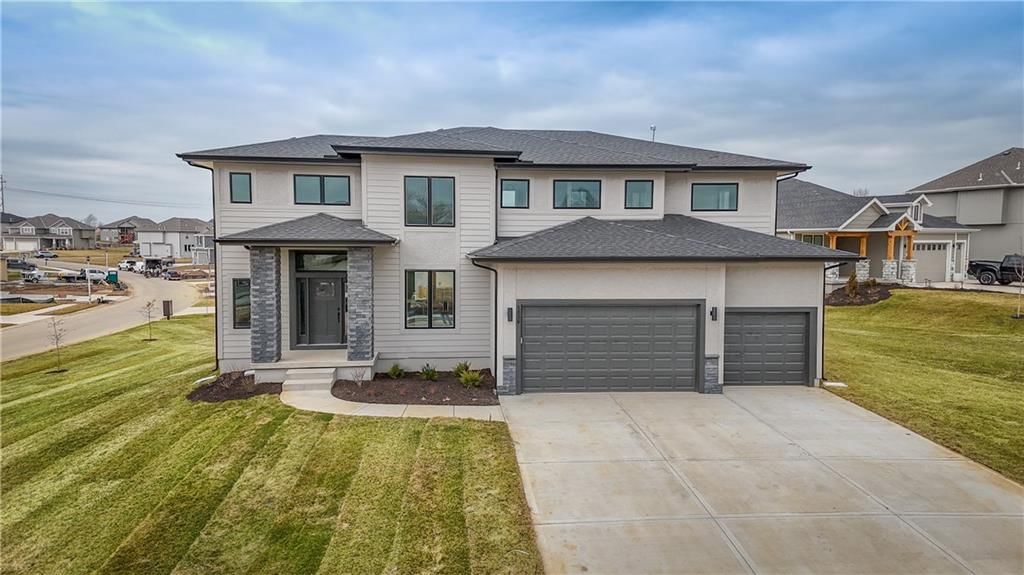 5931 Apache Drive, Shawnee, KS