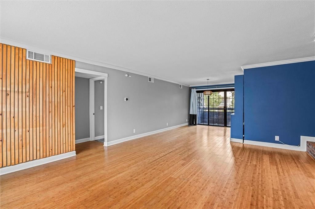 4056 Warwick Boulevard — photo 5