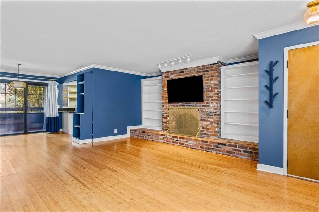 4056 Warwick Boulevard — photo 6