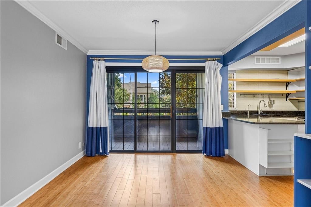 4056 Warwick Boulevard — photo 8