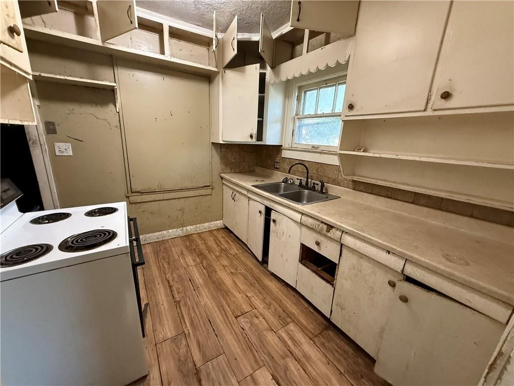 2351 Drury Avenue — photo 8