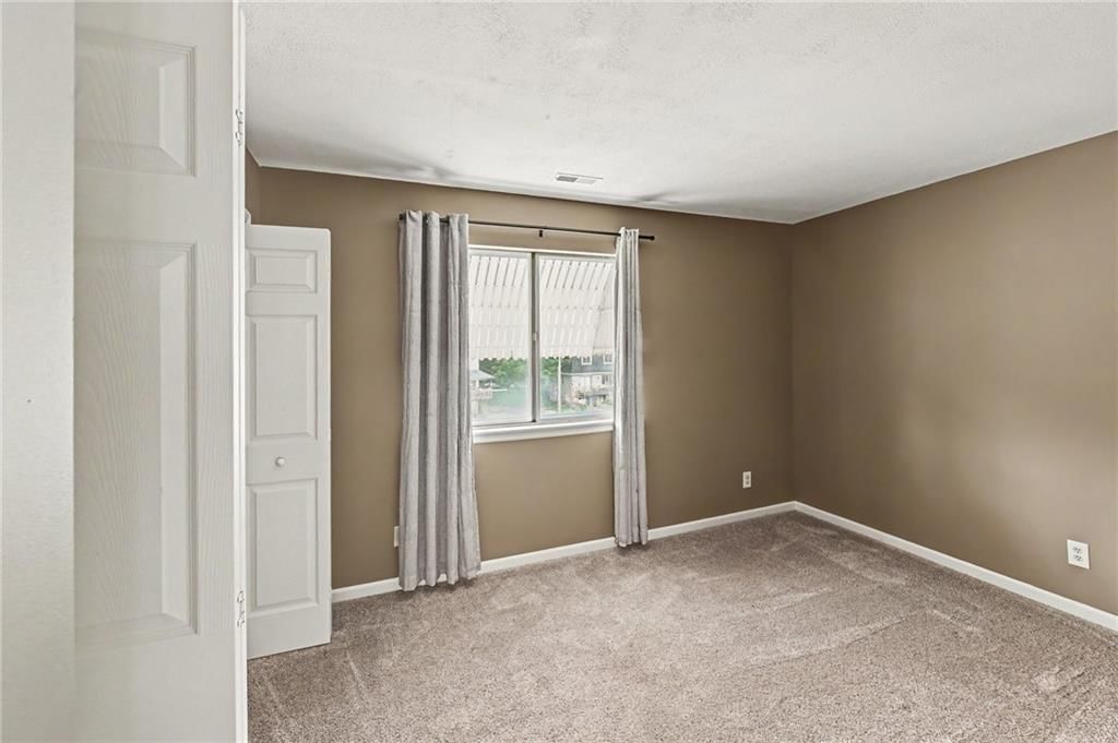 7104 NW Chapel Woods Lane — photo 6