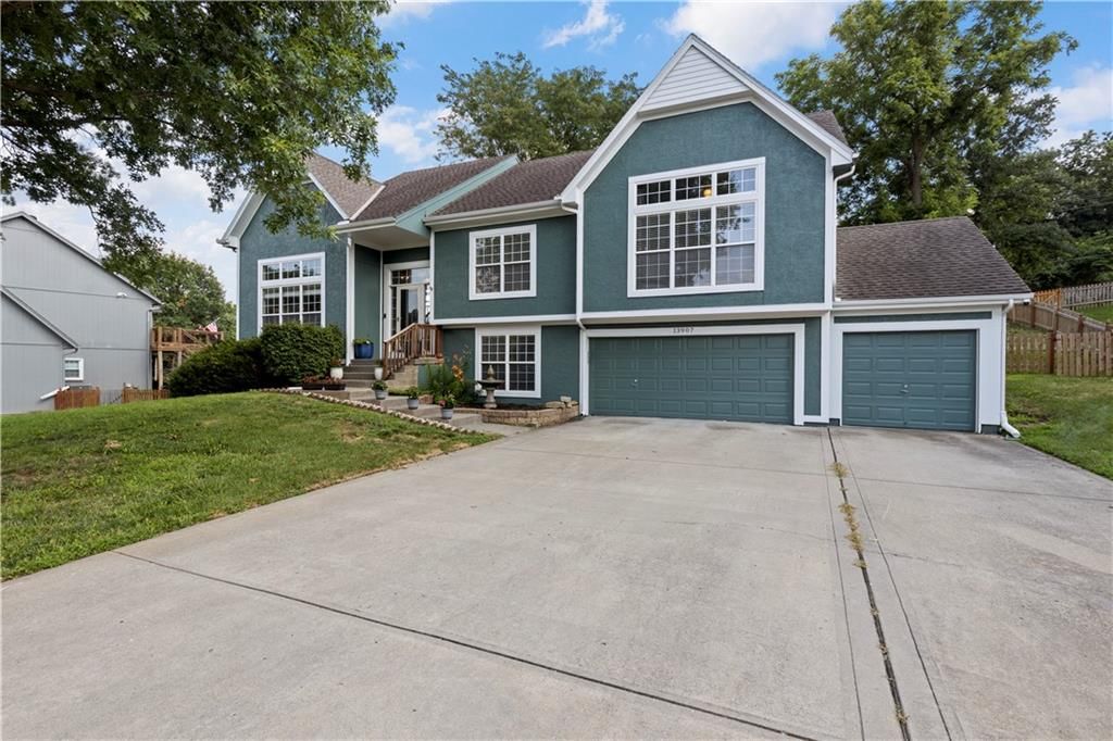 13907 W 58th Place, Shawnee, KS