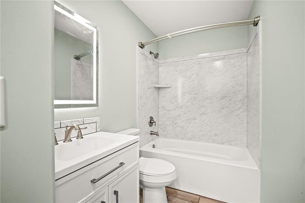 514 E 7th Street — photo 14