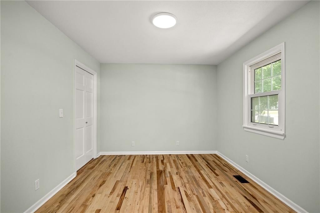 514 E 7th Street — photo 15