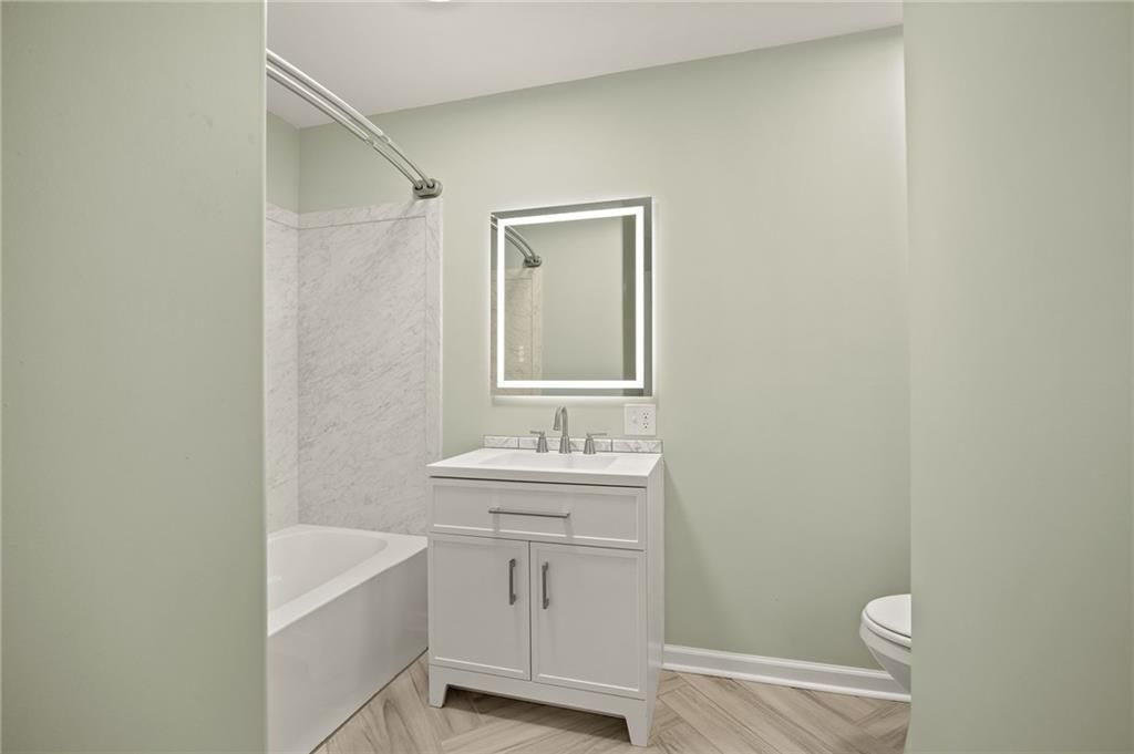 514 E 7th Street — photo 17
