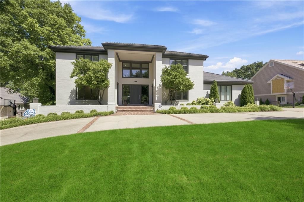 3048 W 118th Terrace, Leawood, KS
