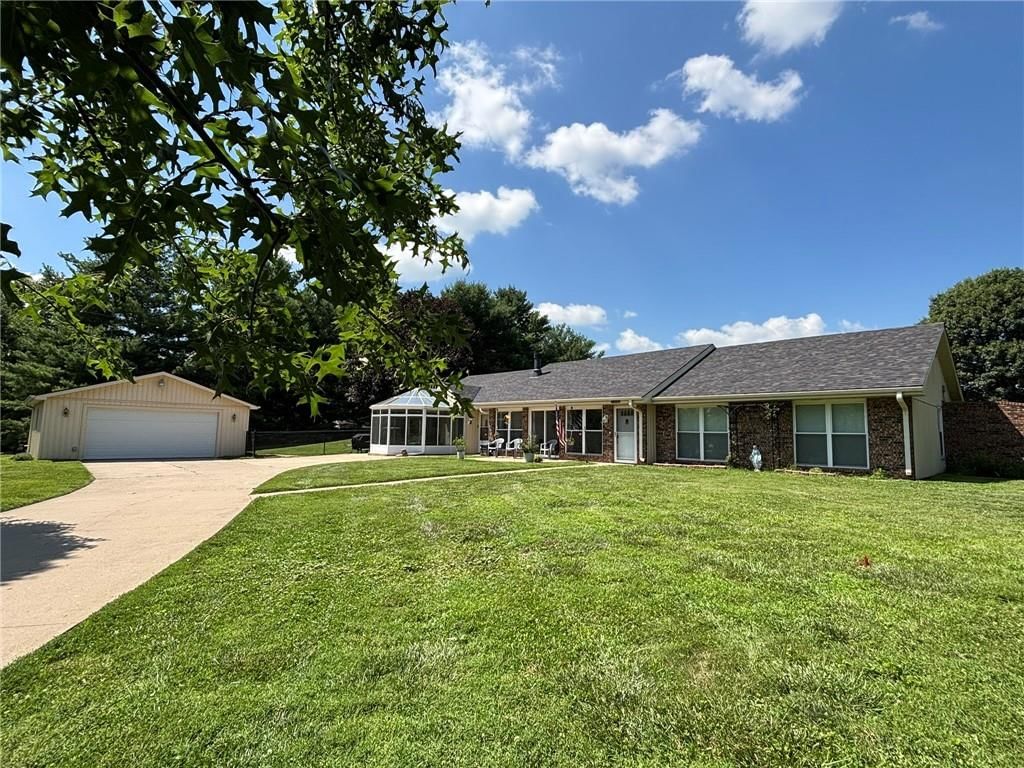 11945 County Road 438, Country Club