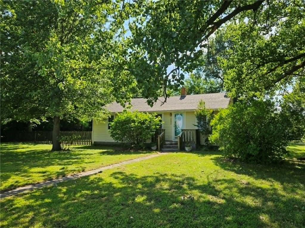 10390 NE 30th Street, Weir