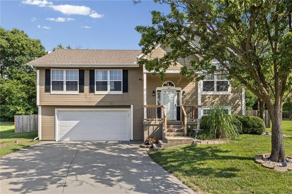 1109 NW Creekside Court, Blue Springs, MO