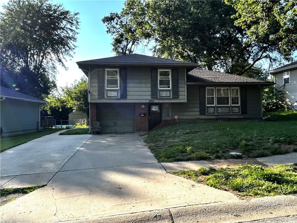 11902 Fremont Avenue, Grandview, MO