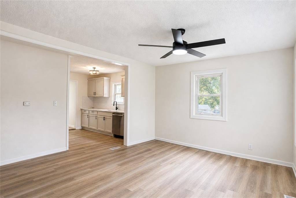 5239 N BRISTOL Avenue — photo 4