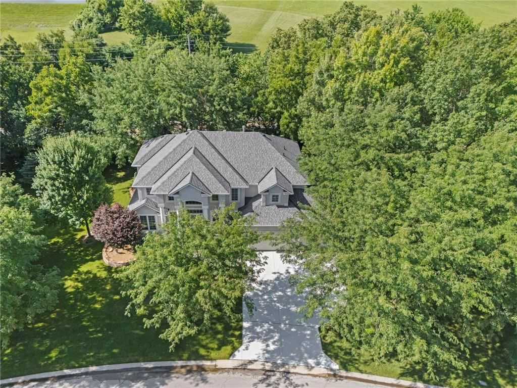 1629 SW Hedgewood Lane, Lee's Summit, MO