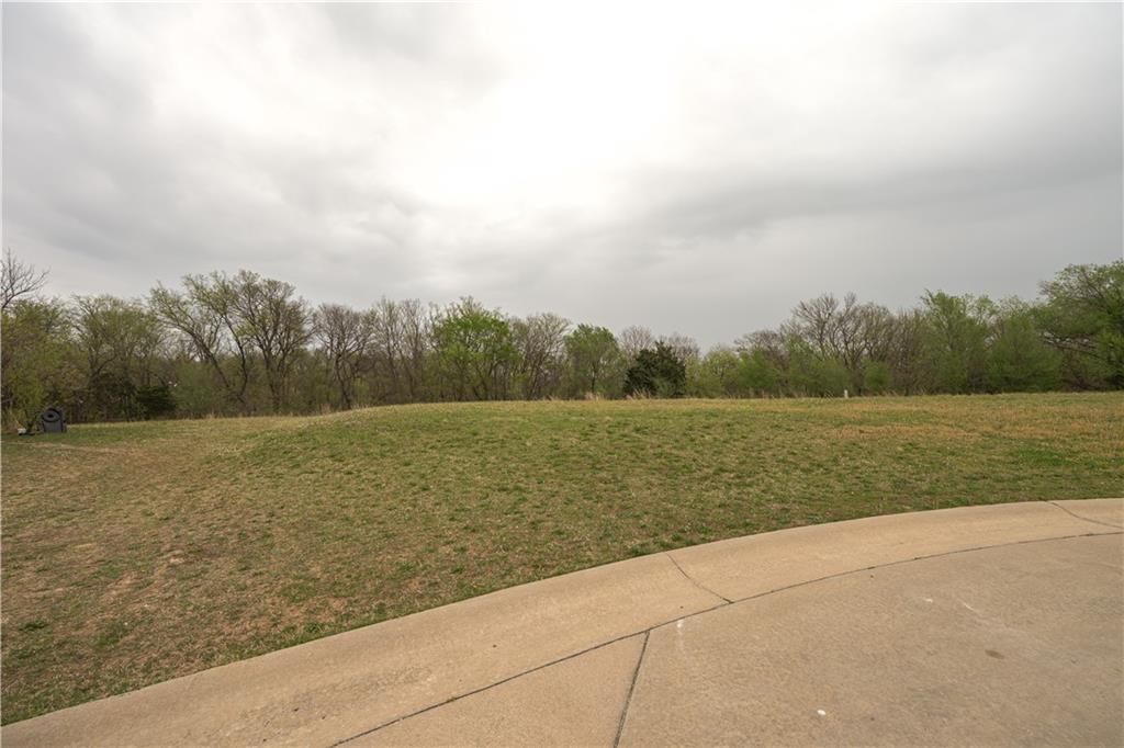 306 E John Street — photo 1
