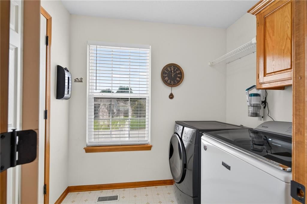 618 SW Gateway Drive — photo 15