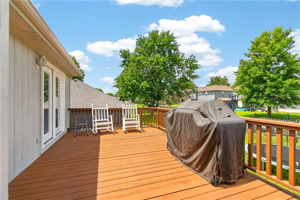 618 SW Gateway Drive — photo 32