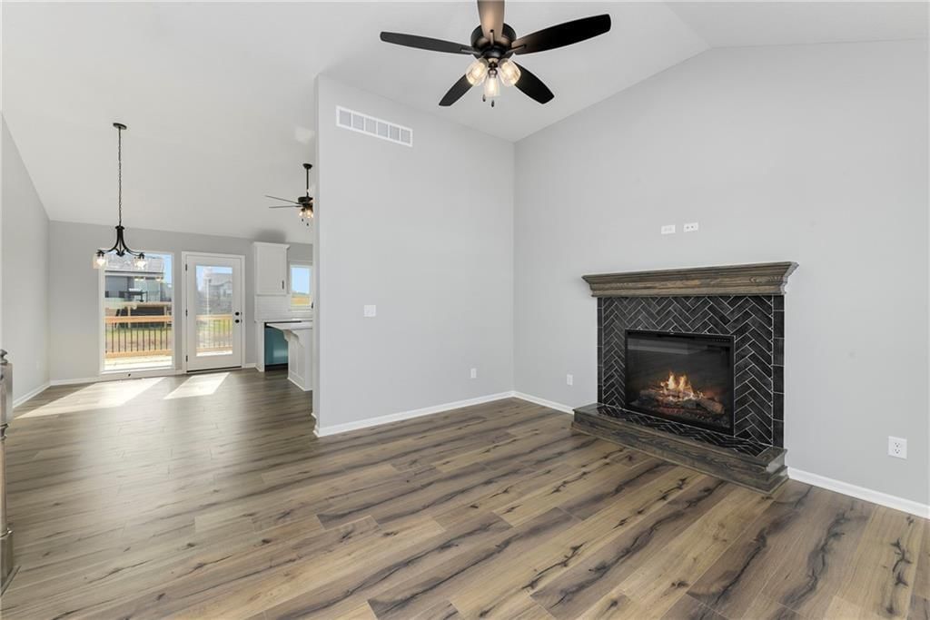 1909 Hawk View, Harrisonville, MO