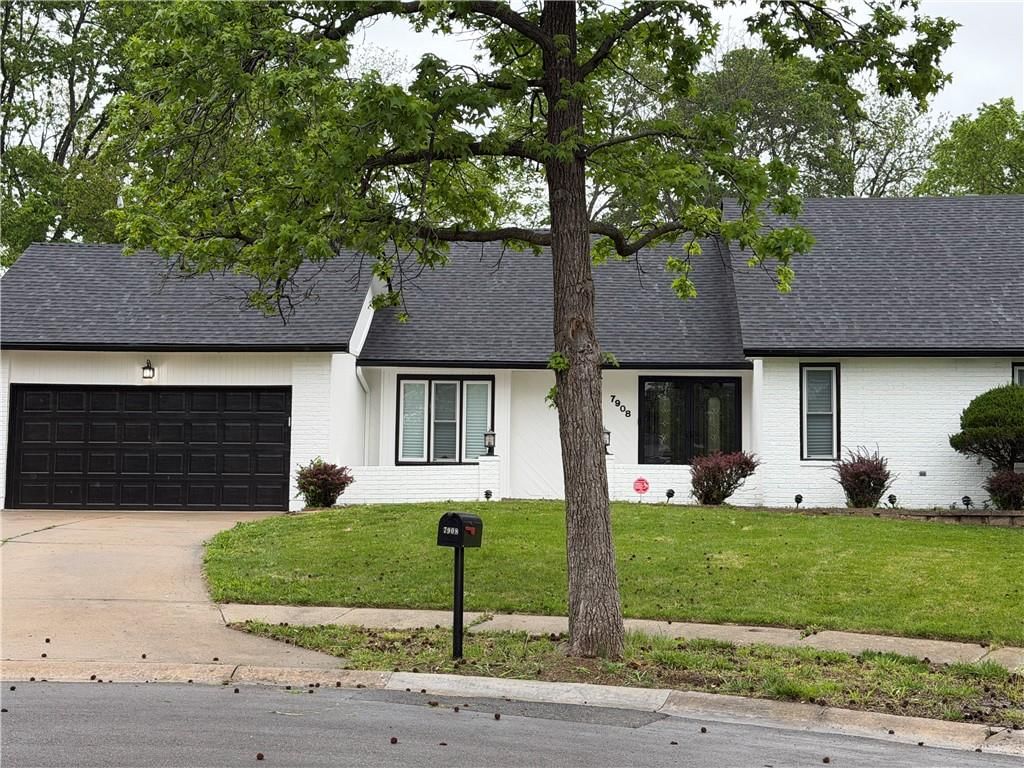 7908 E 96th Street, Kansas City, MO