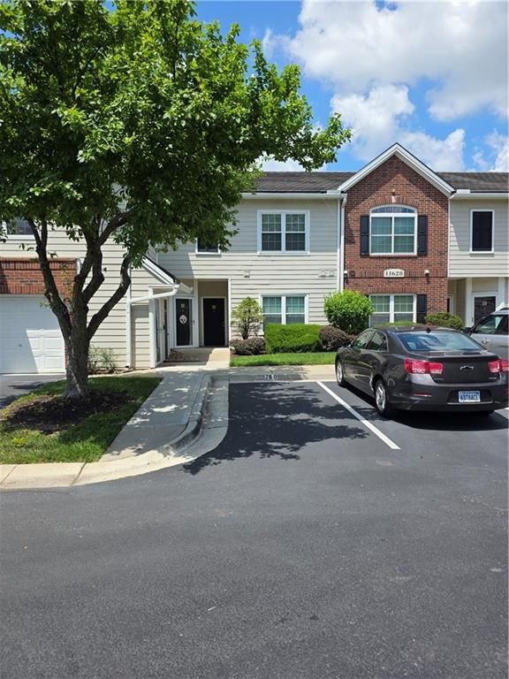 11628 TOMAHAWK CREEK Parkway, Leawood, KS