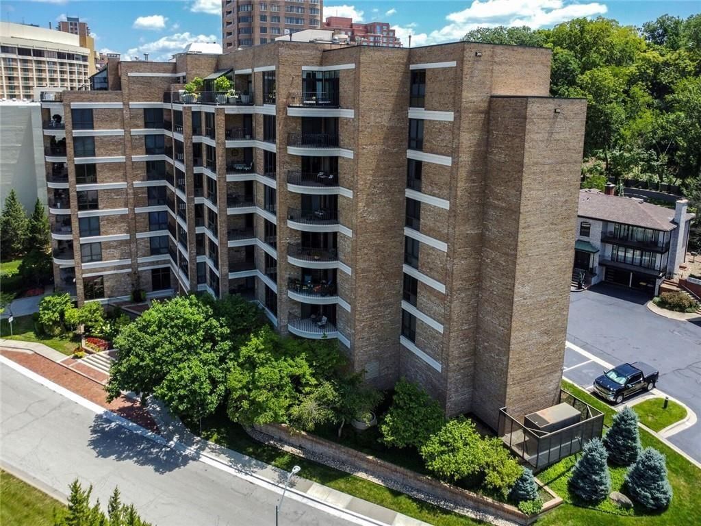 433 Ward Parkway, Kansas City, MO