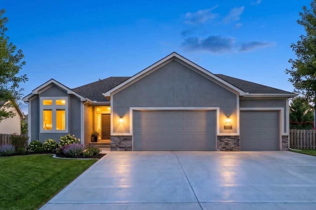 1609 Shadow Drive, Leavenworth, KS