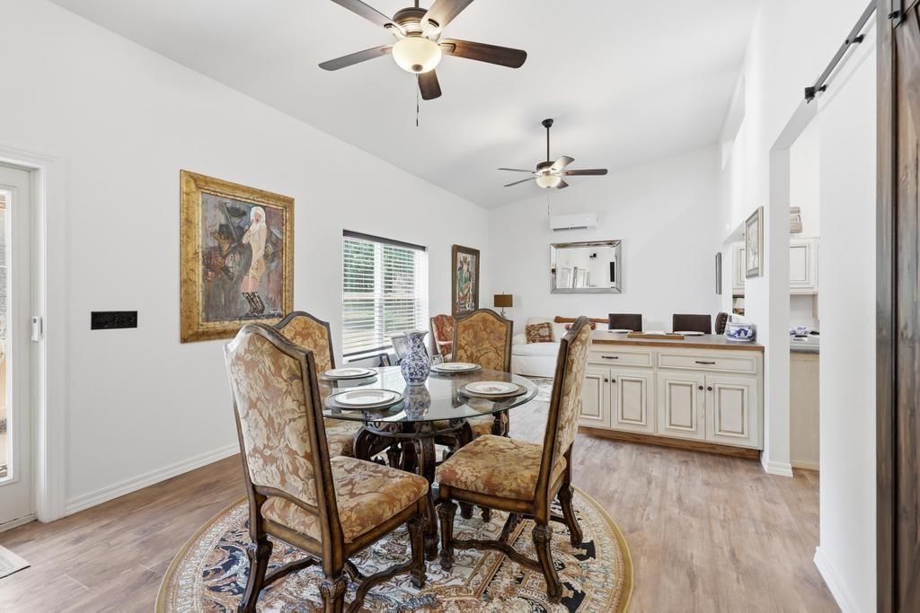 4585 Esquire Lane — photo 3
