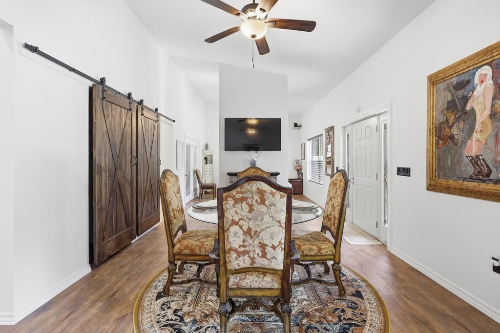 4585 Esquire Lane — photo 5