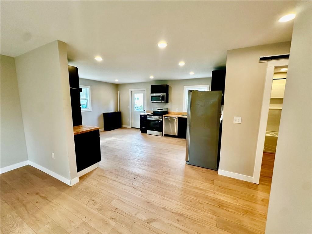 419 E 3rd Street — photo 17