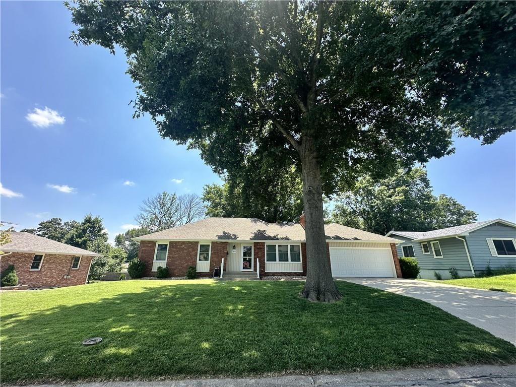 304 Hillcrest Drive, Warrensburg