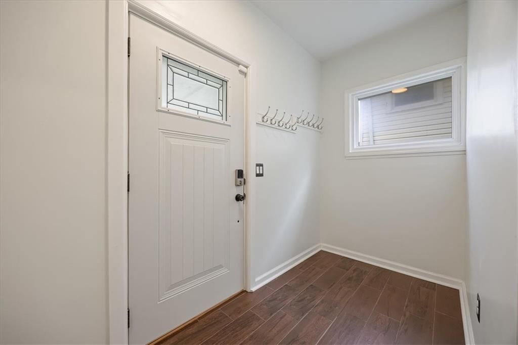 2939 WAYNE Avenue — photo 4