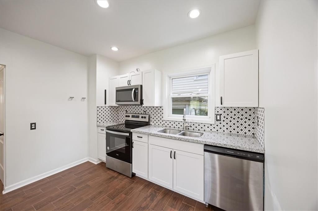 2939 WAYNE Avenue — photo 9