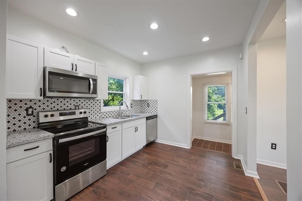 2939 WAYNE Avenue — photo 10