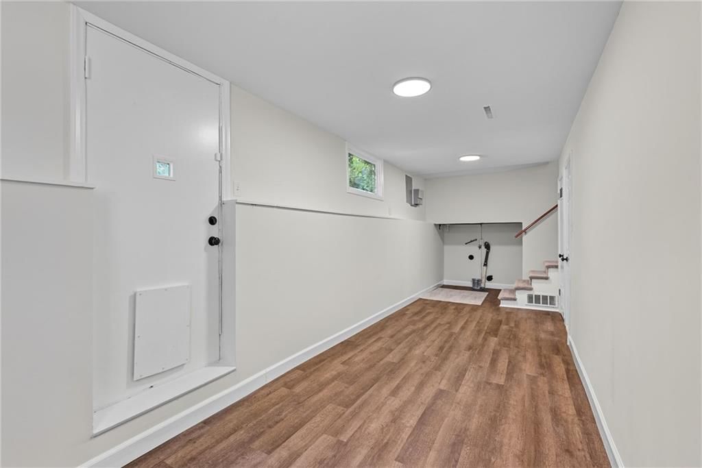 10810 Oak Street — photo 23