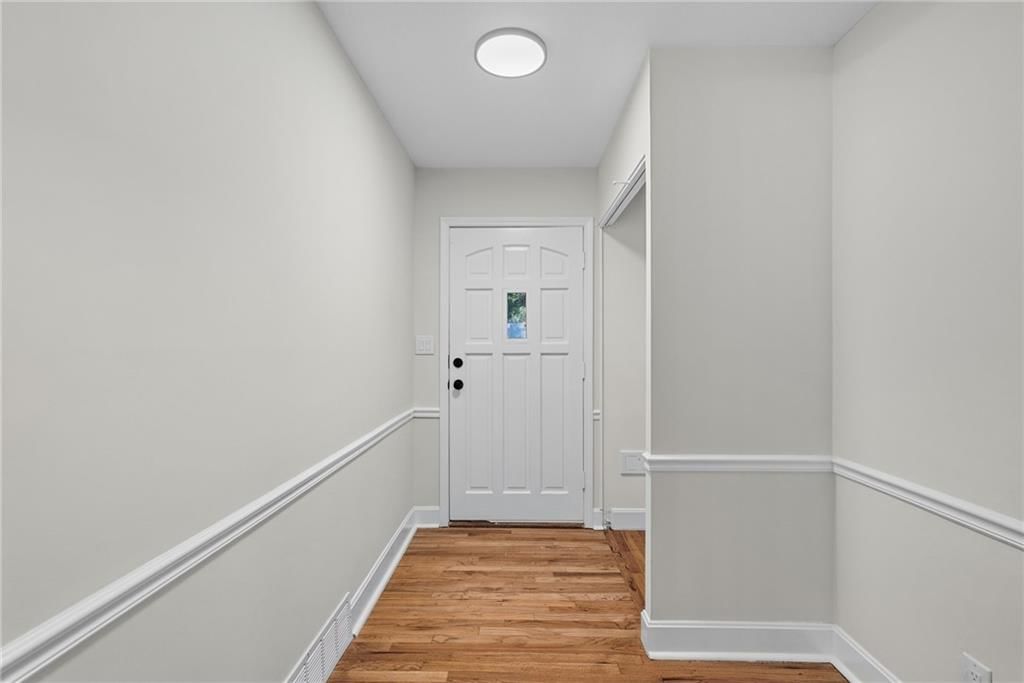 10810 Oak Street — photo 4