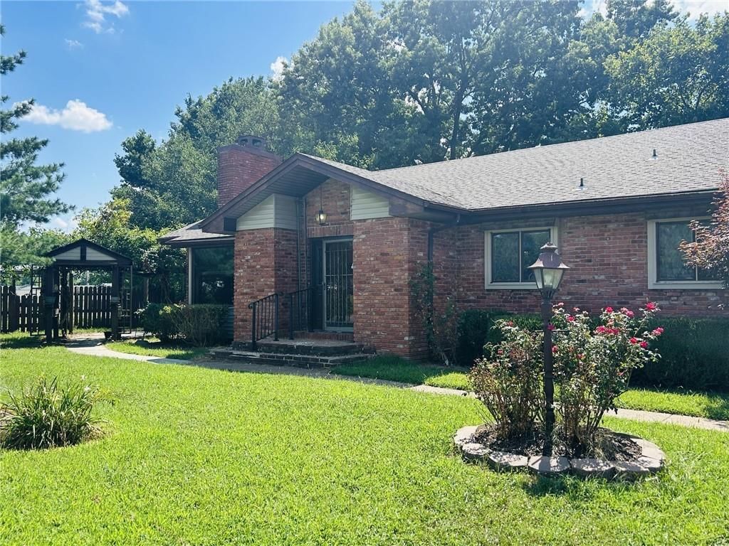 108 Crestview Drive — photo 2