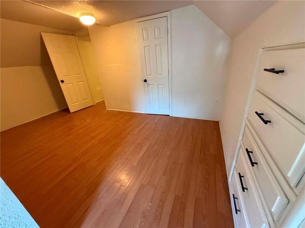 528 Park Avenue — photo 16