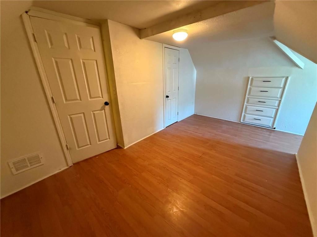 528 Park Avenue — photo 17
