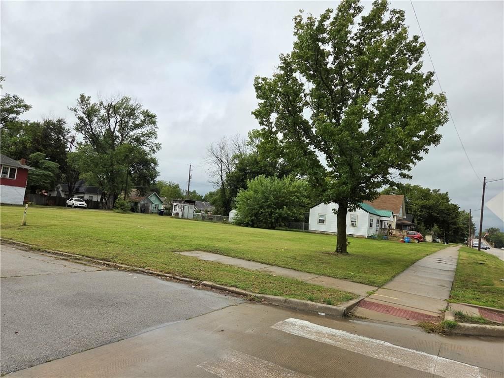 905 W Main Street — photo 2
