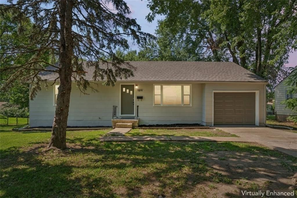 1211 NE 67th Place, Gladstone, MO