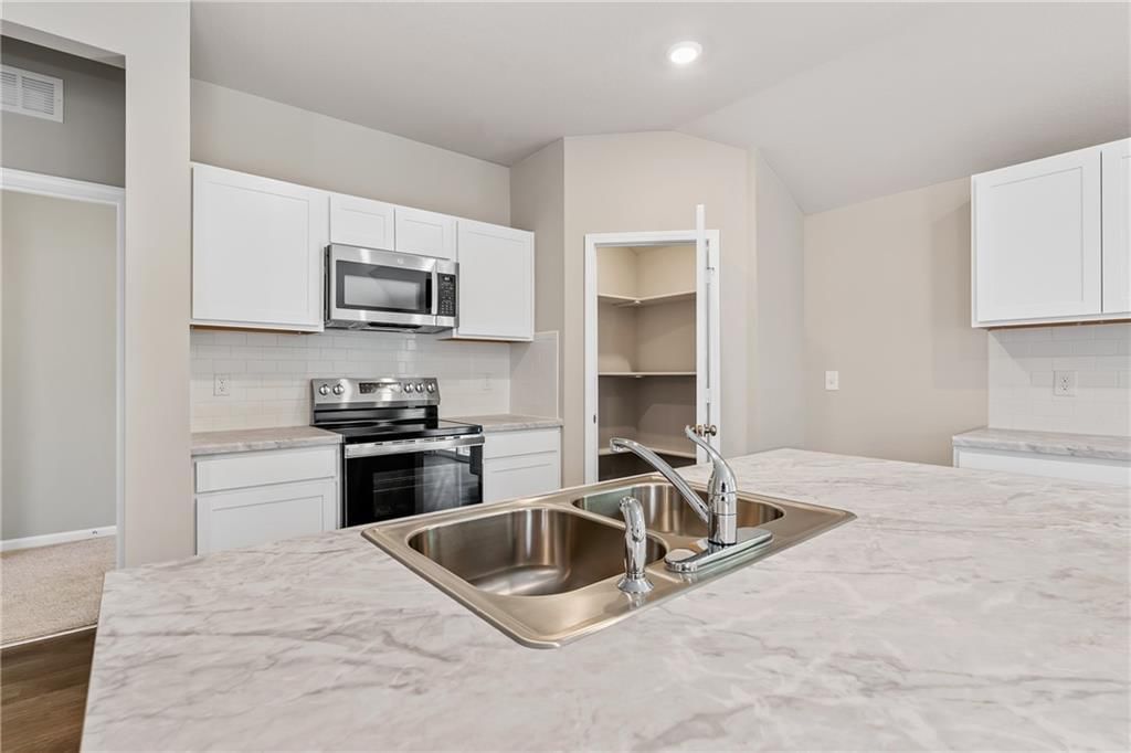 2790 Woodfield Drive — photo 17